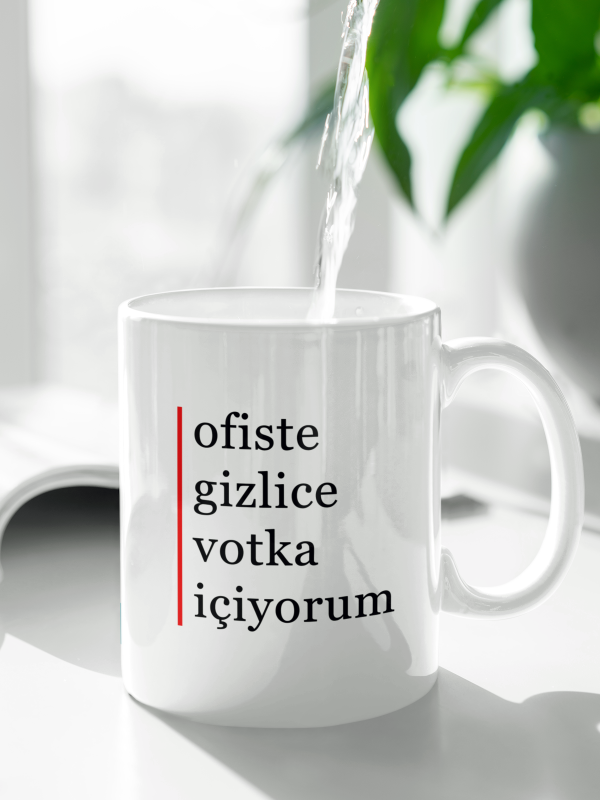 Kupa - ofiste gizlice votka içiyorum